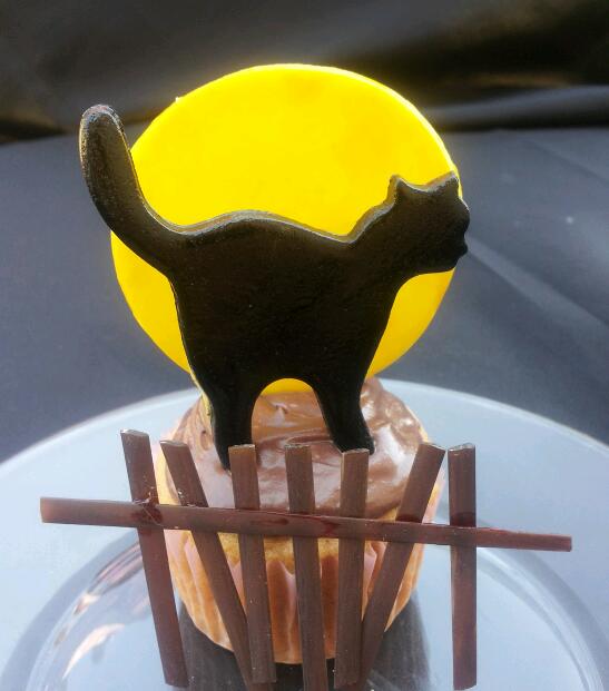 Stray Cat Strut Cupcakes