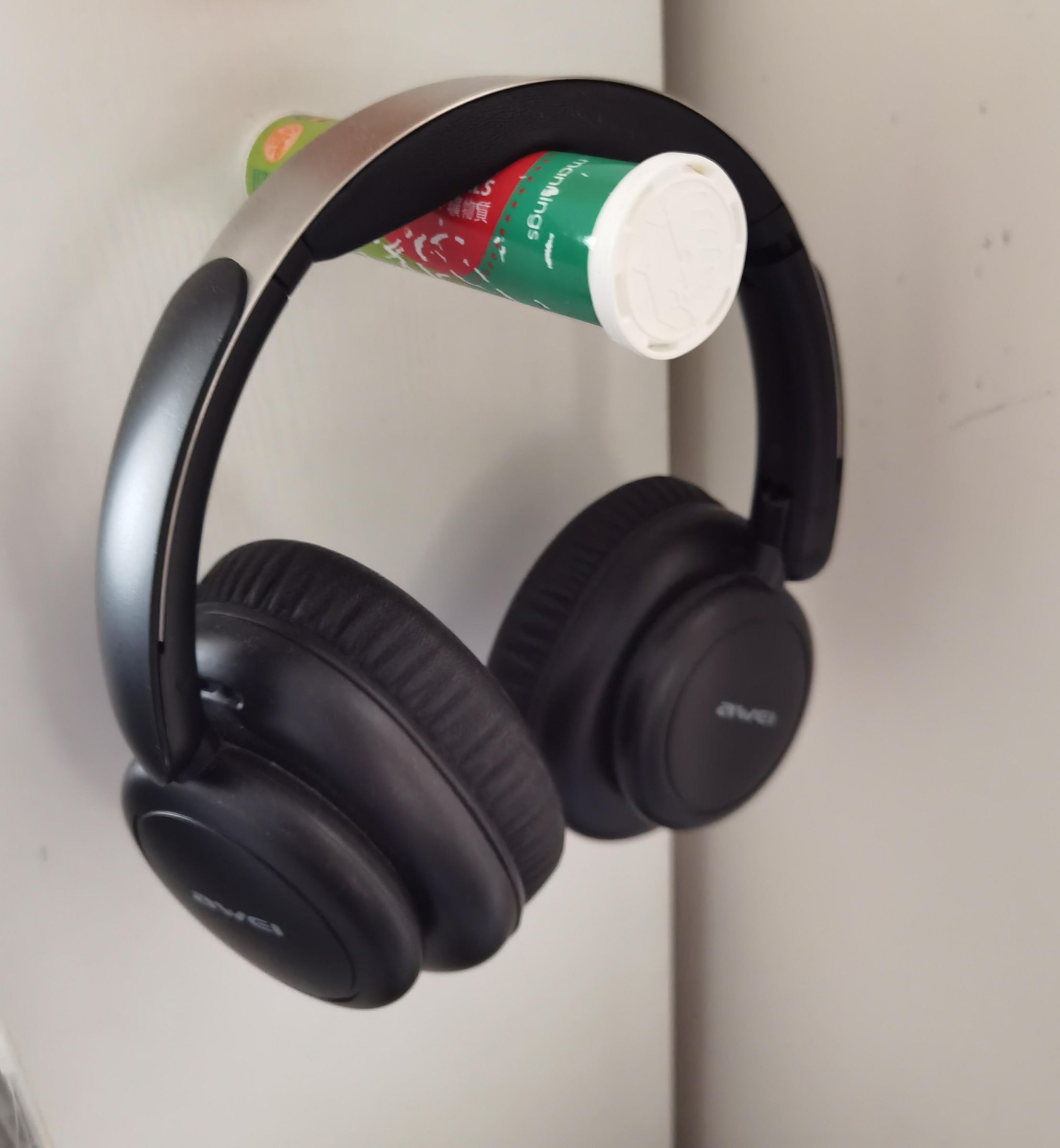 Headset / Necklace / USB Cable Stand