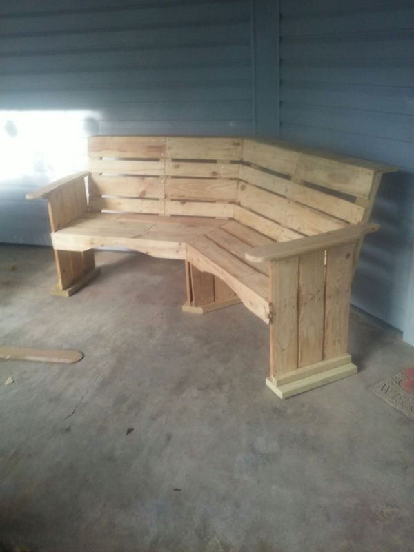 Pallet Corner Bench