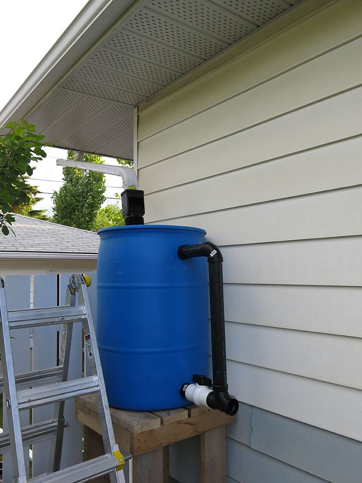 Gravity Feed Rain Barrel Garden Watering