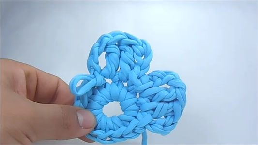 How to Crochet a Six-Petal Flower : 12 Steps (with Pictures ...