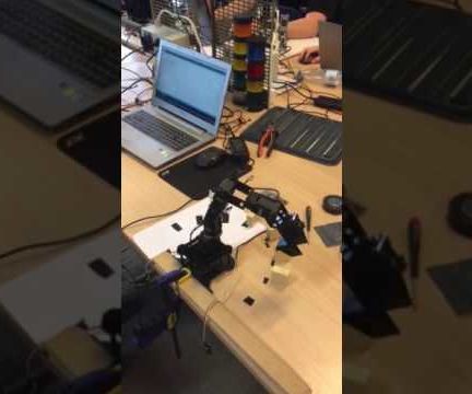 PhantomX Pincher, Move and Stack Objects.