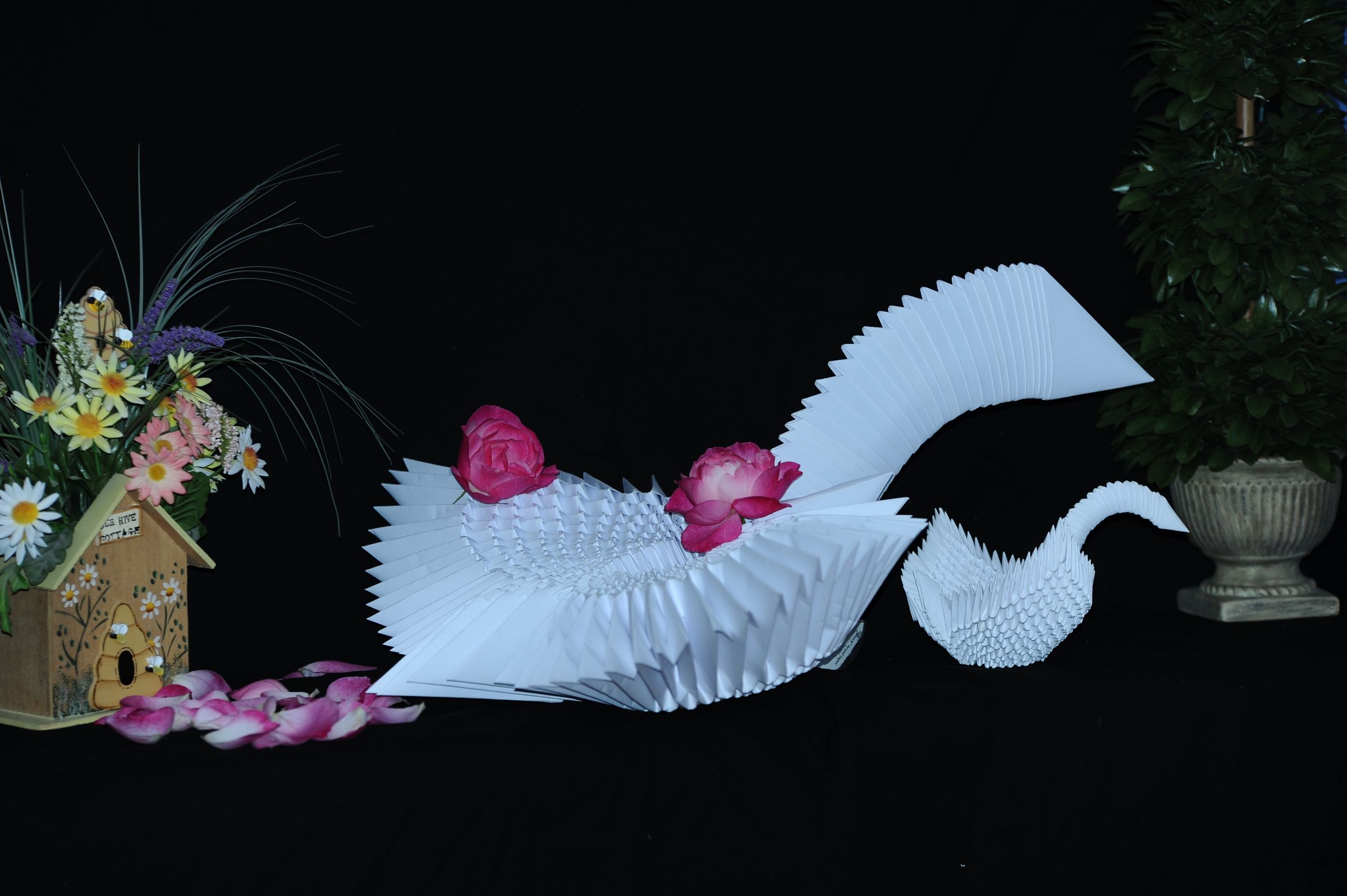Elegant Life-Like Origami Swan