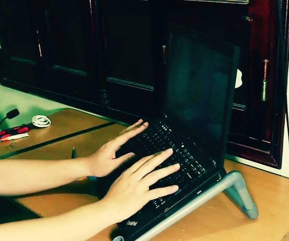 Homemade DIY Laptop Stand by PVC Pipes