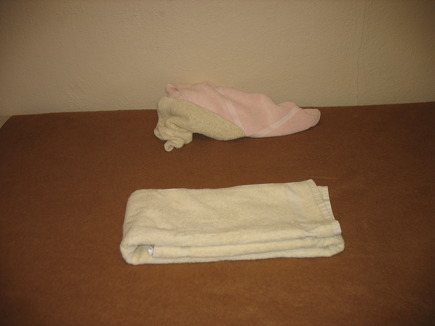 Folding Towels in Quarters and Thirds 9 Steps Instructables