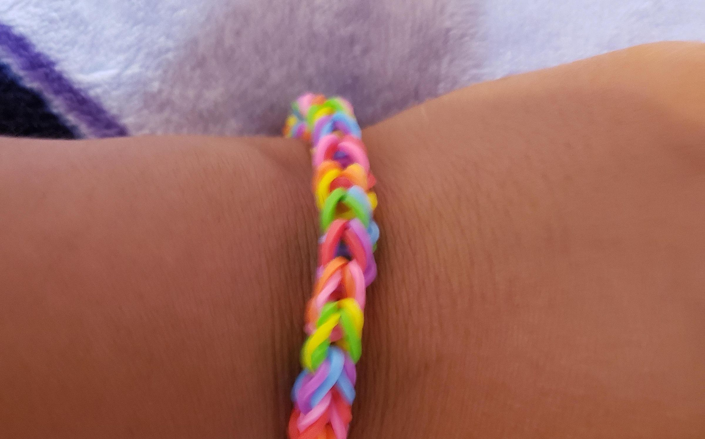 How to Make a Rainbow Fishtail on a Mini Loom Maker.