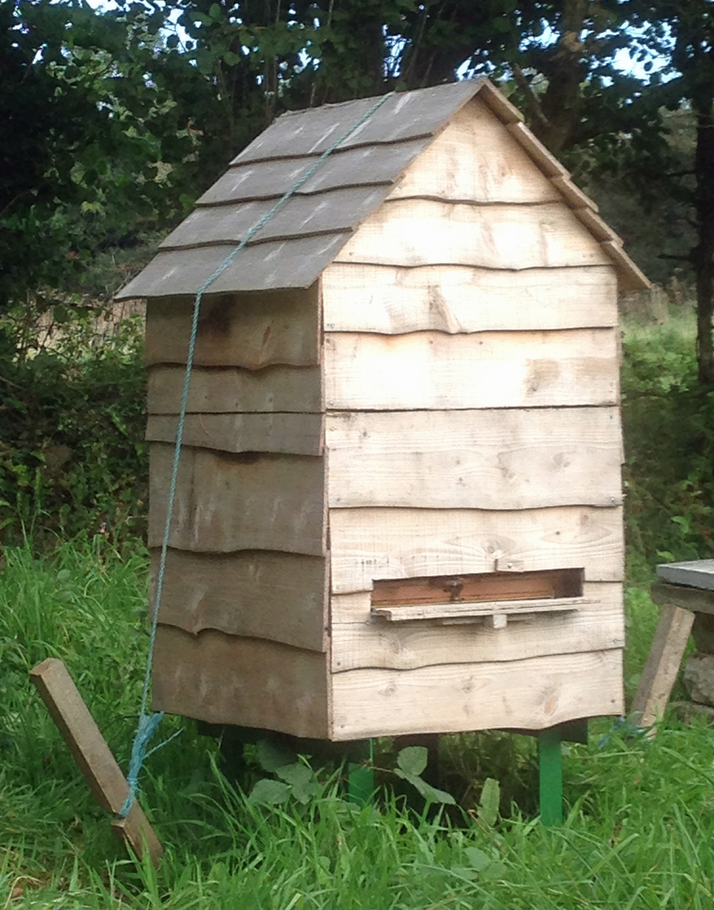 External Beehive Protection and Insulation for National Hives