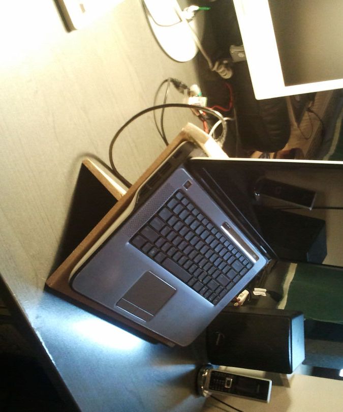 Cthulhu's Beard® Twisting Turning Tentacles Wire Dock