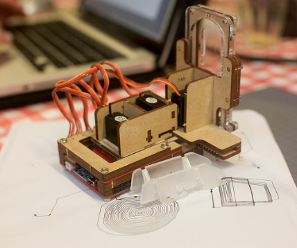 Piccolo: Mini Cnc Drawing Machine