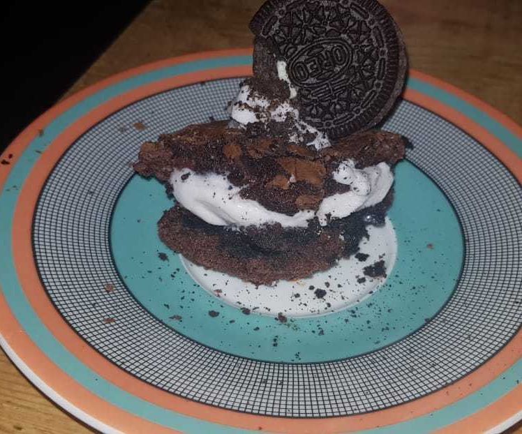 How to Make a Simple and Delicious Brownie Ice-cream Sandwich
