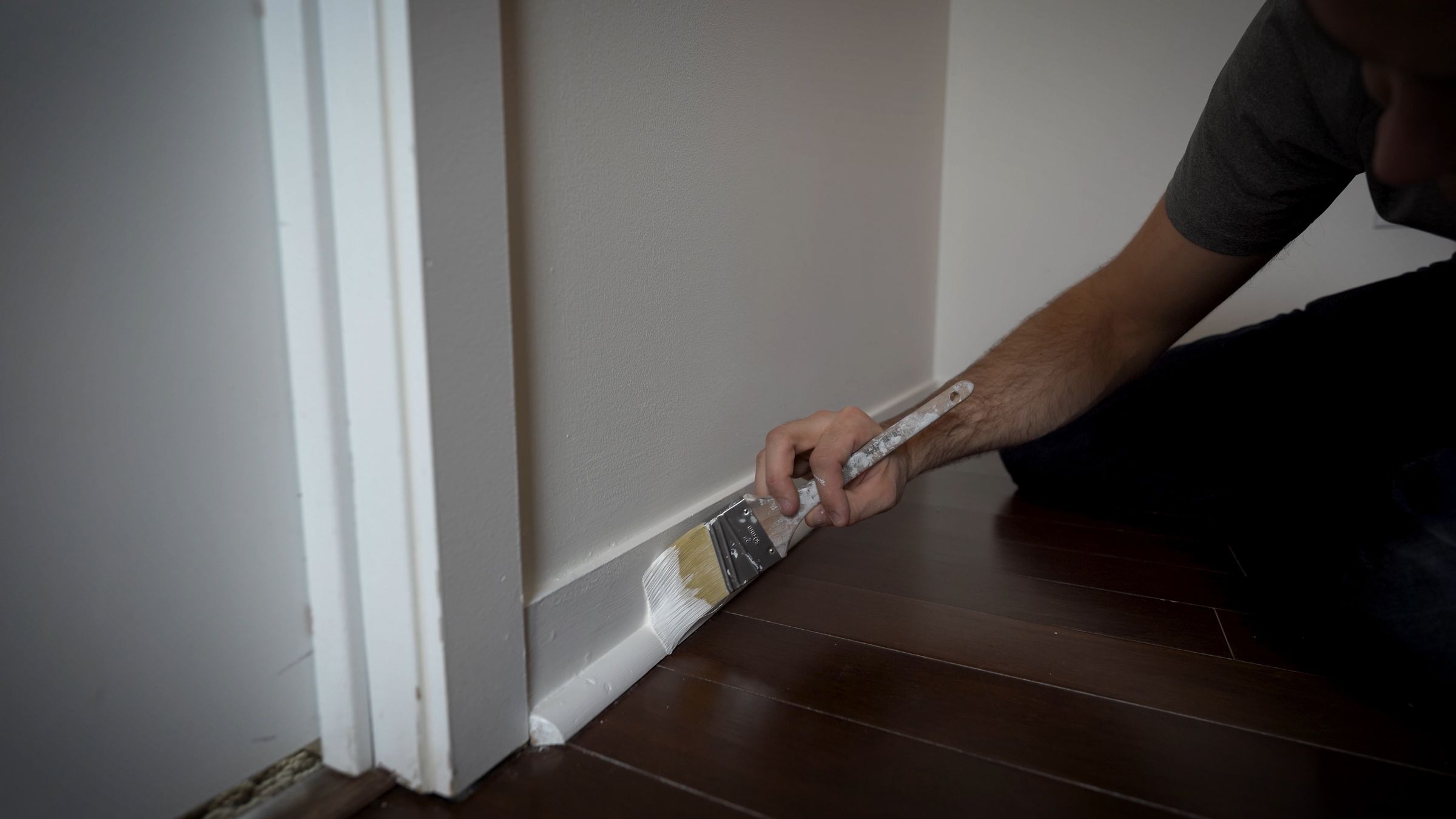 Cheap Fix for Small Cracks in Your Baseboard and Trim 9 Steps