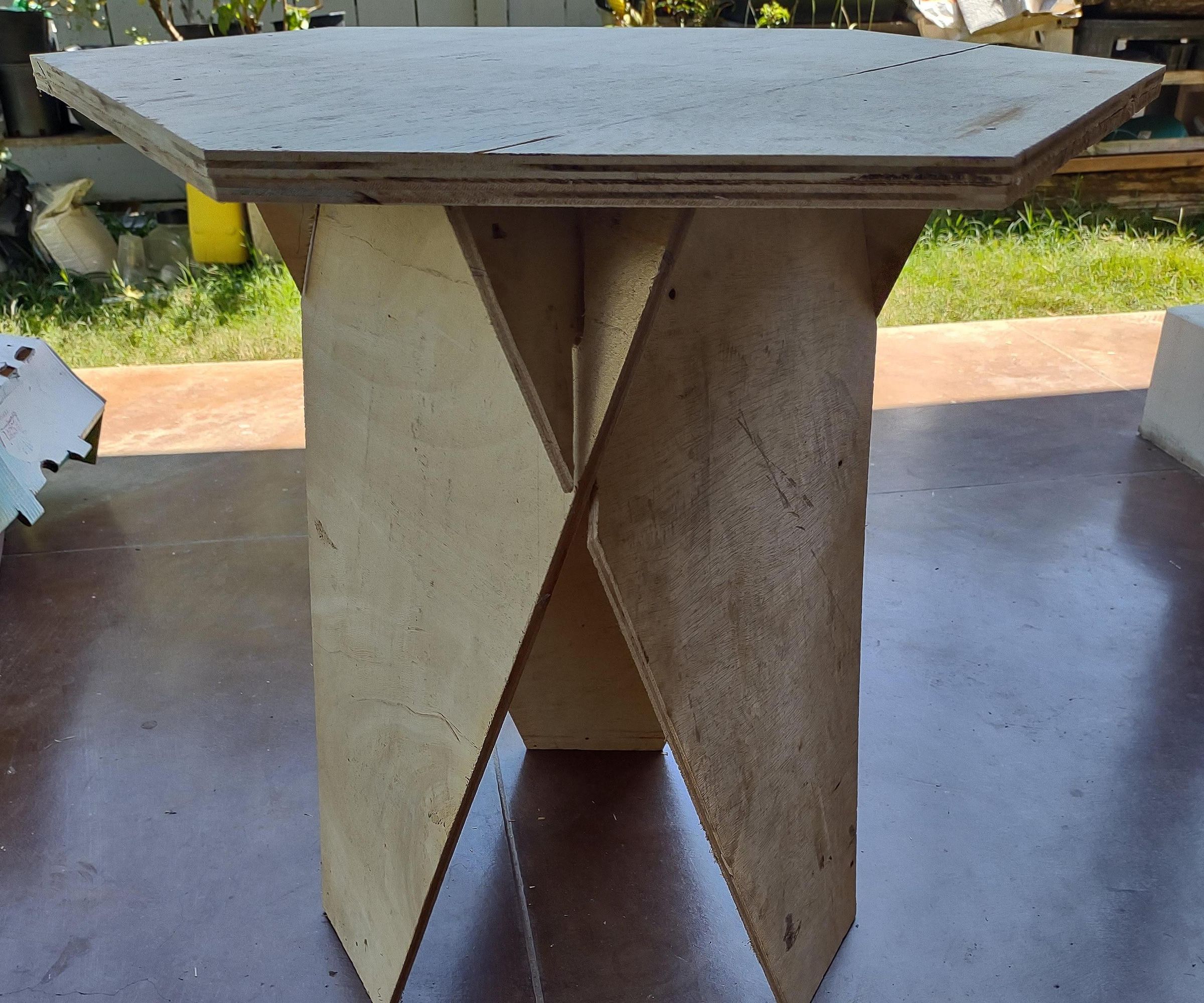 Flat-pack Interlocking Table