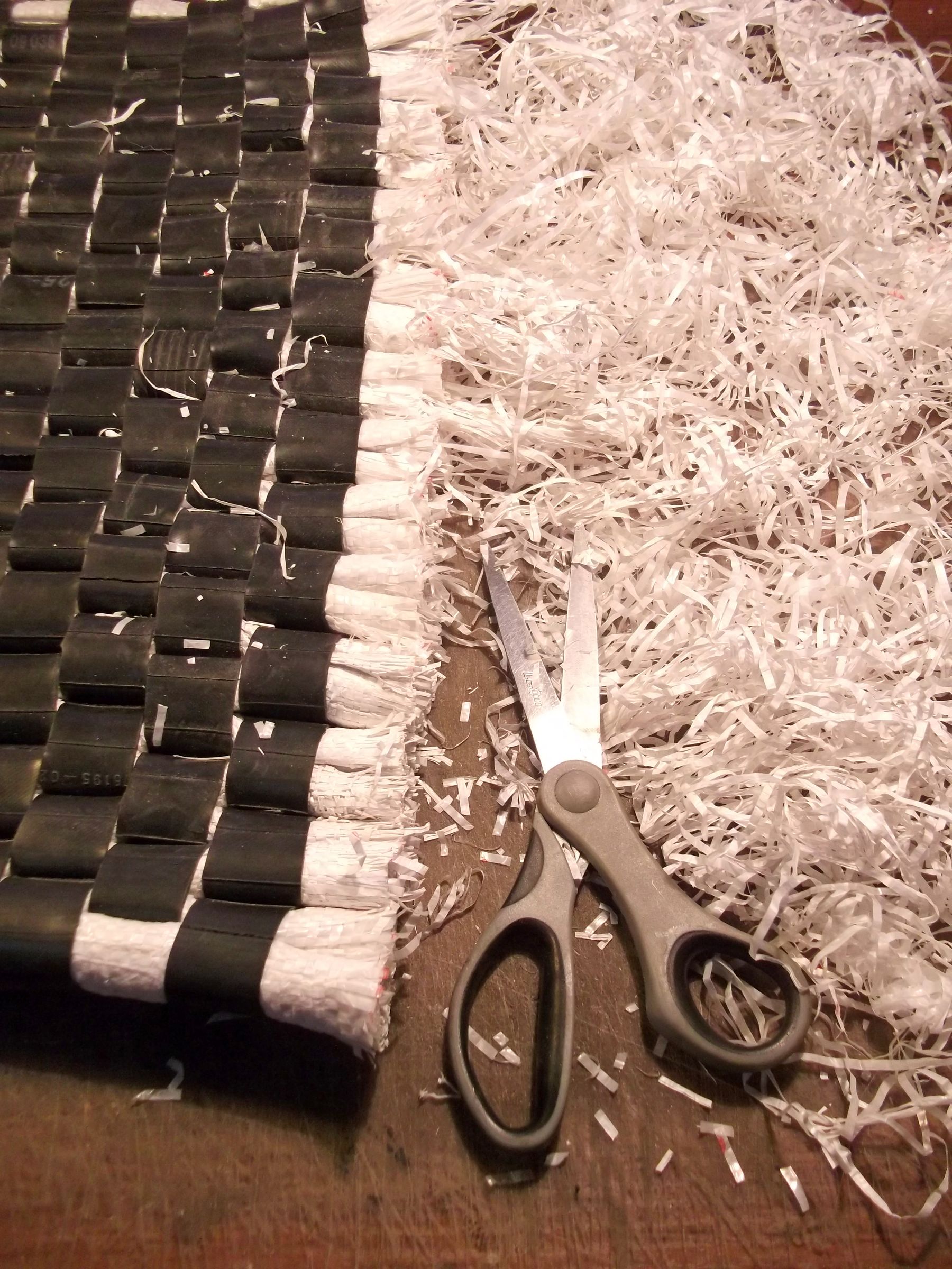 Inner Tubes + Plastic Bags Woven Rug #2 : 13 Steps - Instructables