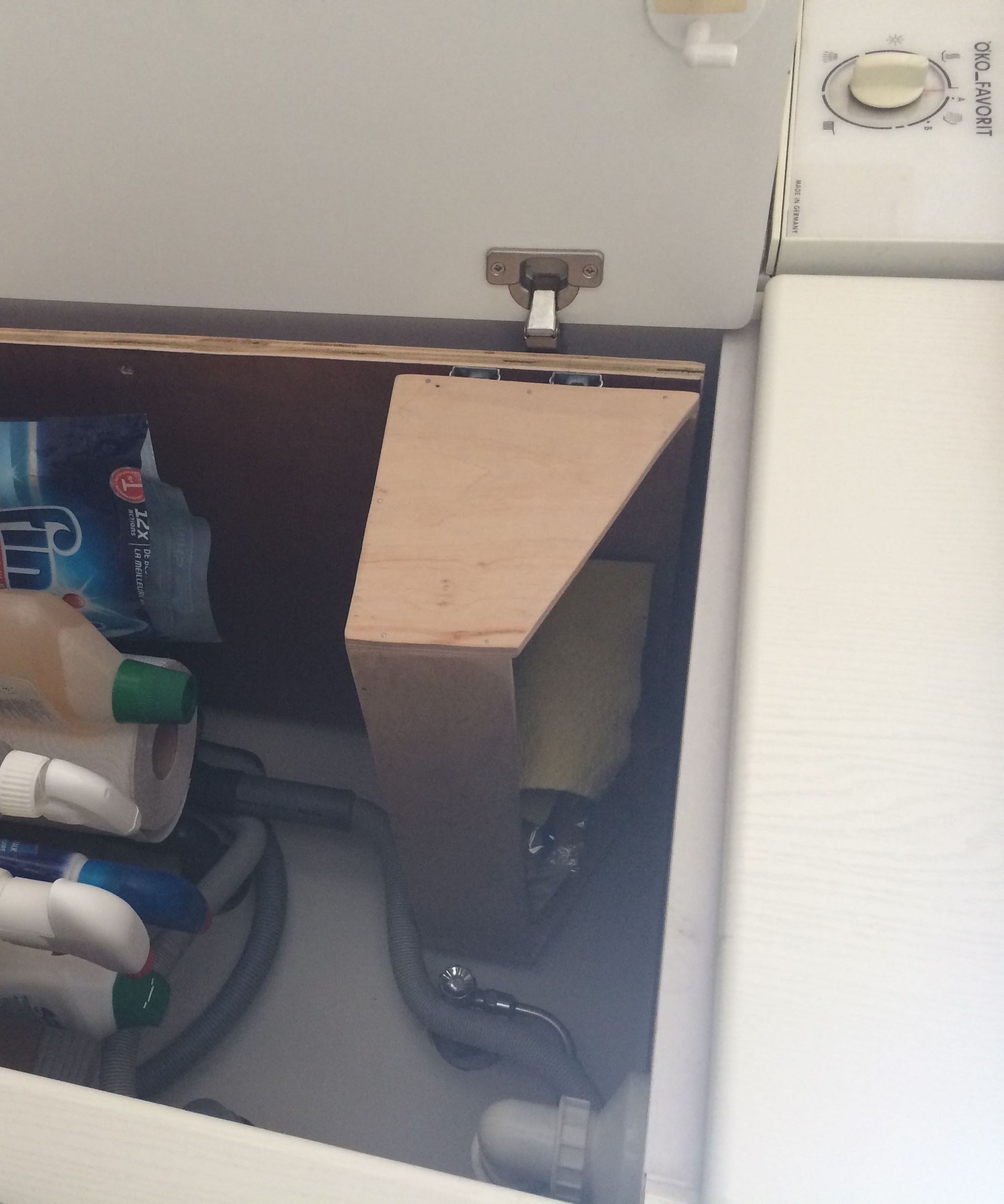 Keep Your Sink Compartment Organized.