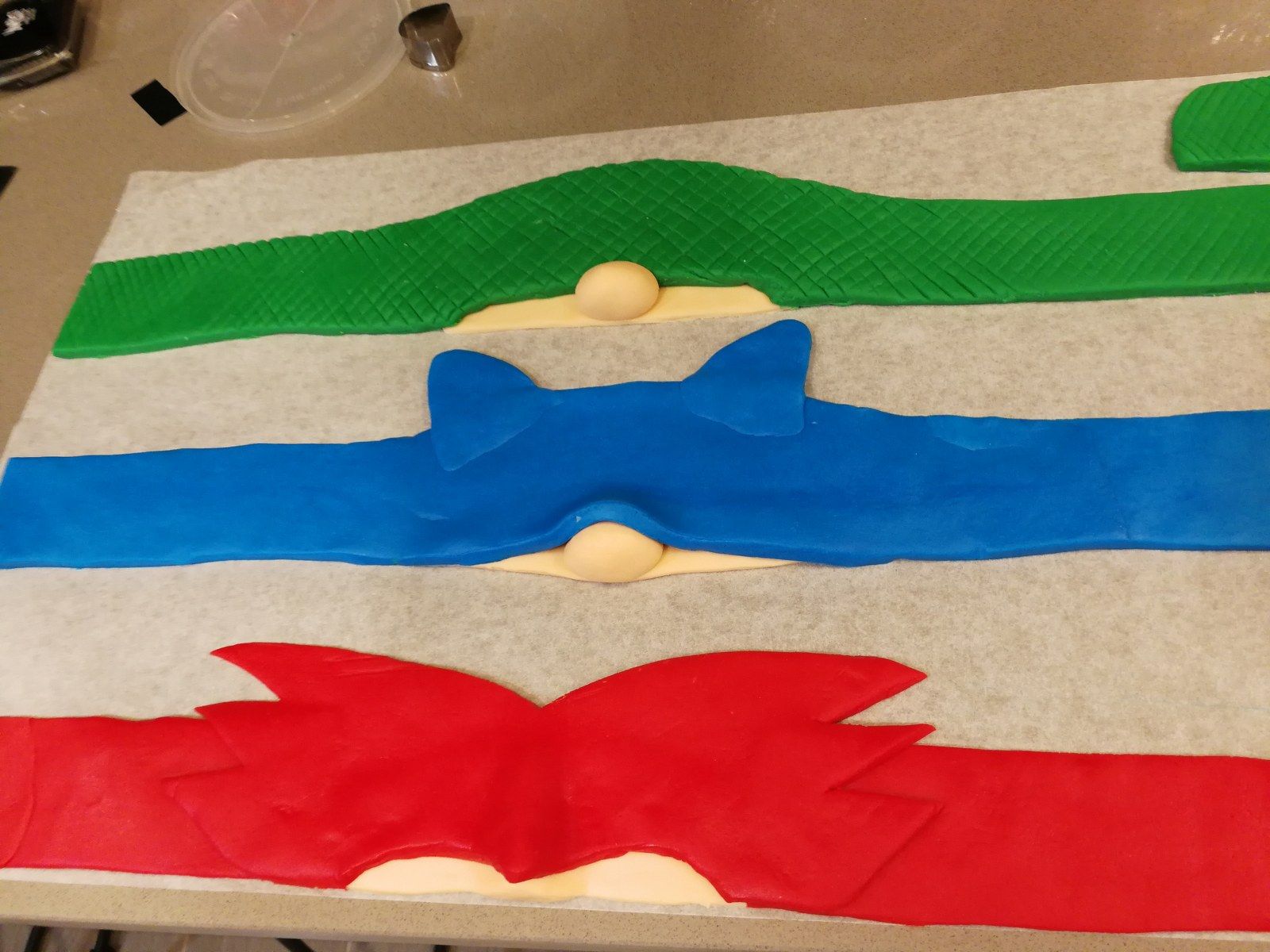 PJ Masks Fondant Cake Remix : 10 Steps - Instructables