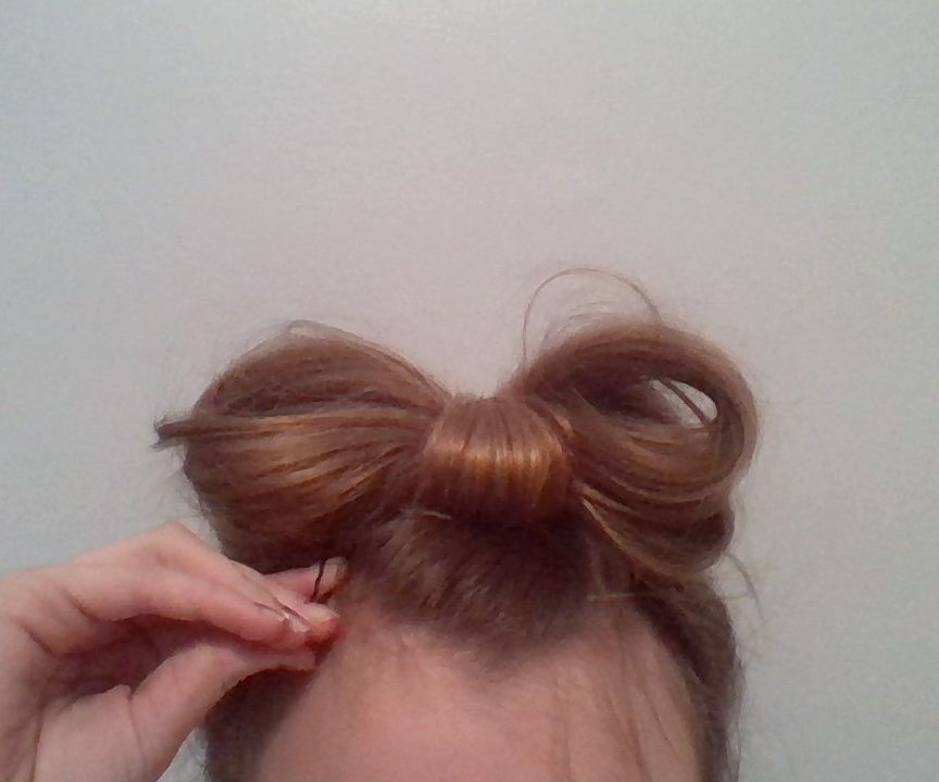 How to Make a Bow With Your Hair