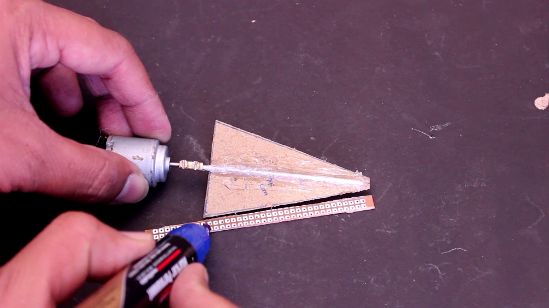 Make Rotating Christmas Tree Light Using LED's and Toy Motor 7 Steps