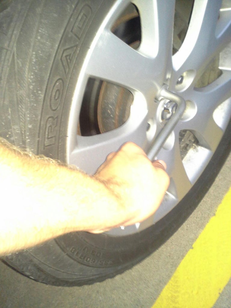 Loosening the Lug Nuts