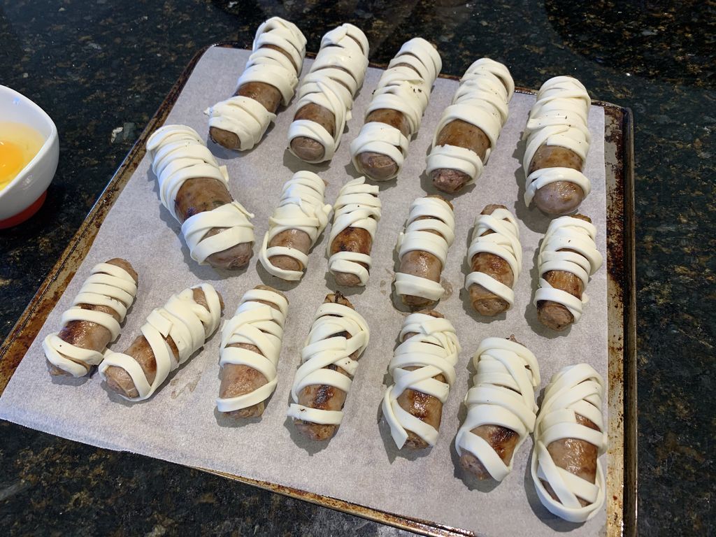 Mummy 'pigs in a Blanket' 8 Steps (with Pictures)
