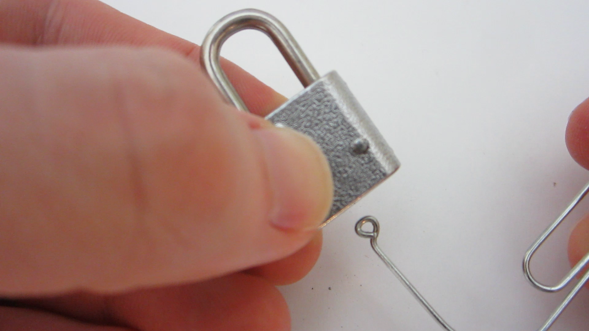 How to Pick Simple Locks/Latches With a Paper Clip 6 Steps (with