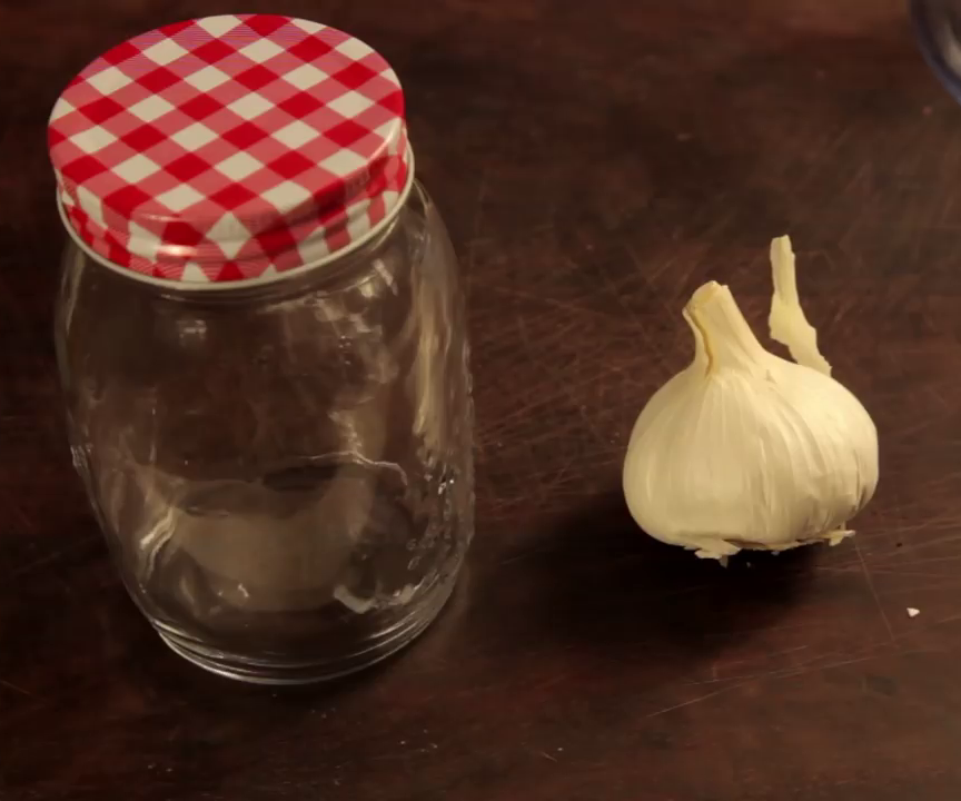 How to Easily Peel Garlic Cloves