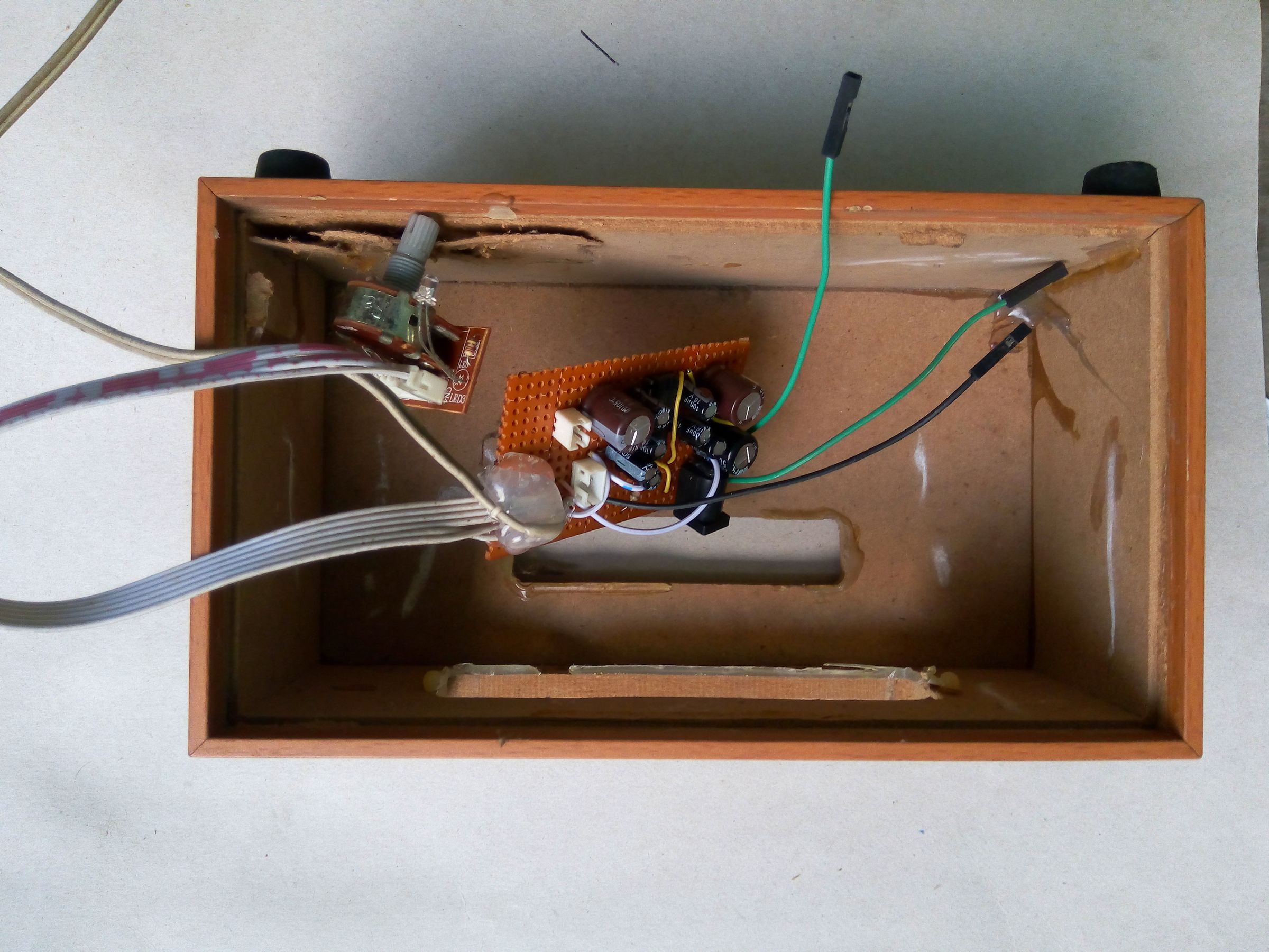 Desk Amplifier With Audio Visualization, Binary Clock & FM Receiver : 8 ...