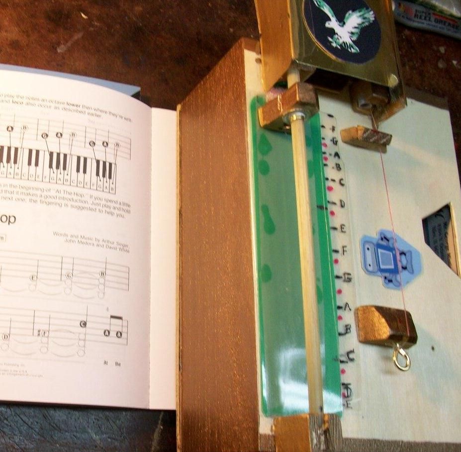 TOY MONO-STRING MUSIC BOX