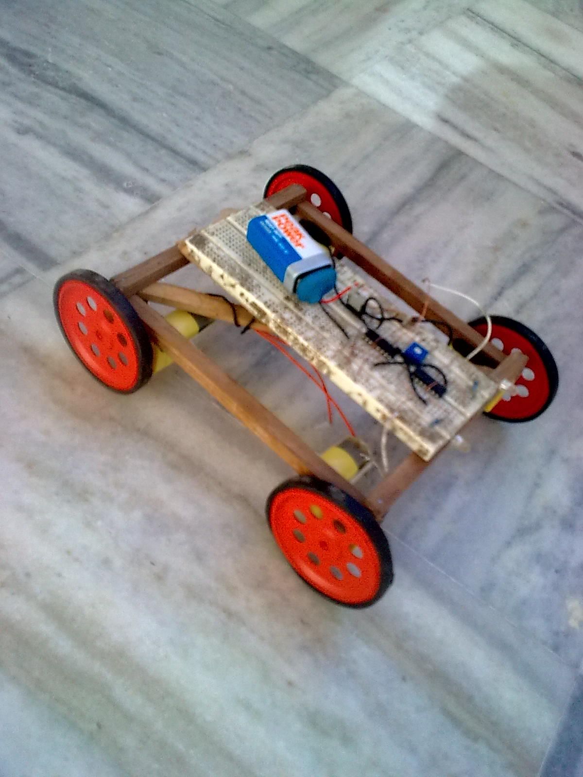 DIY LIGHT-FOLLOWER ROBOT