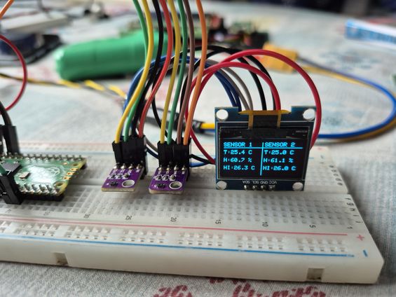Raspberry Pi Pico with dual SHT41 sensors and OLED display