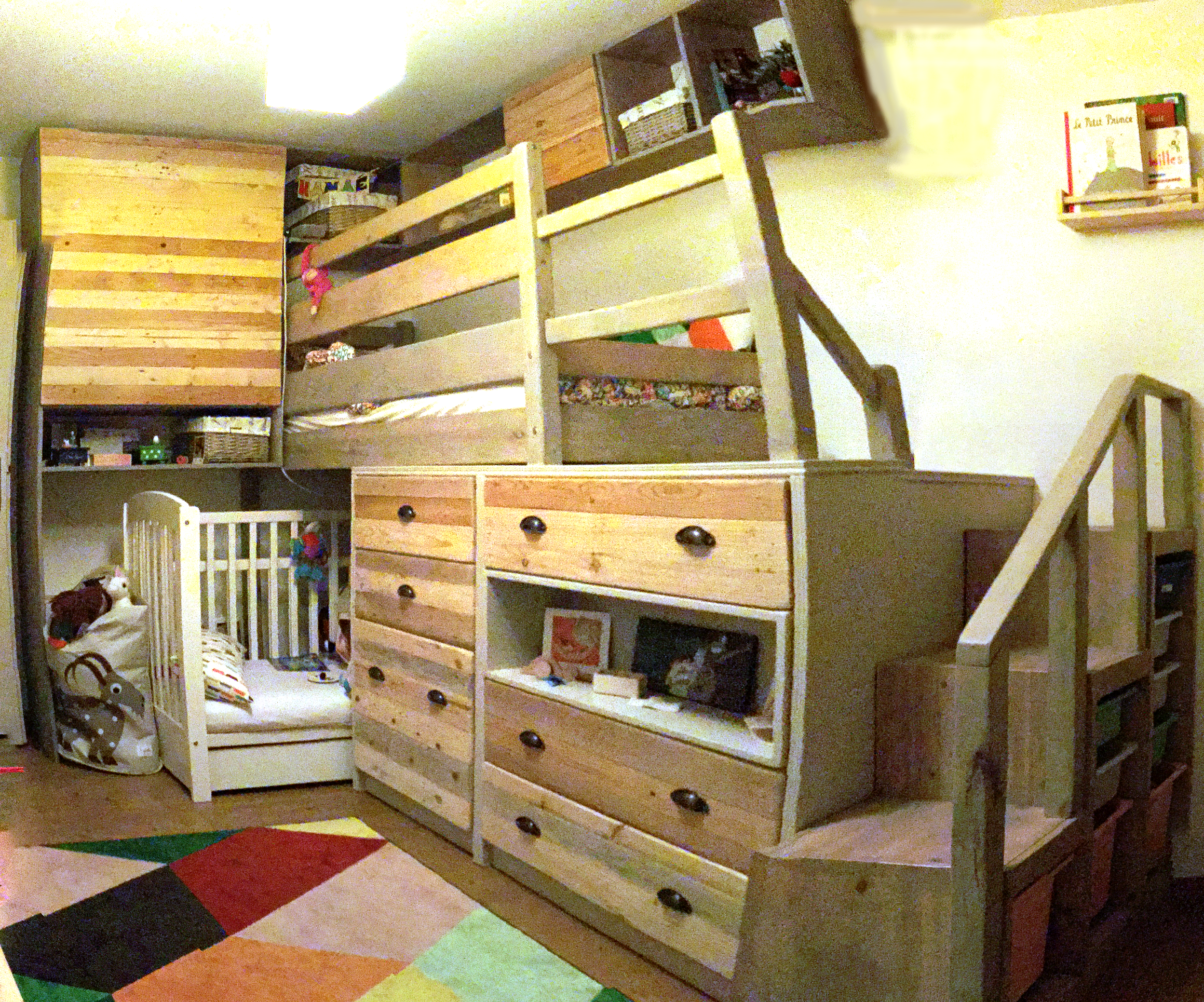 Optimized Wooden Bedroom for 2 Children