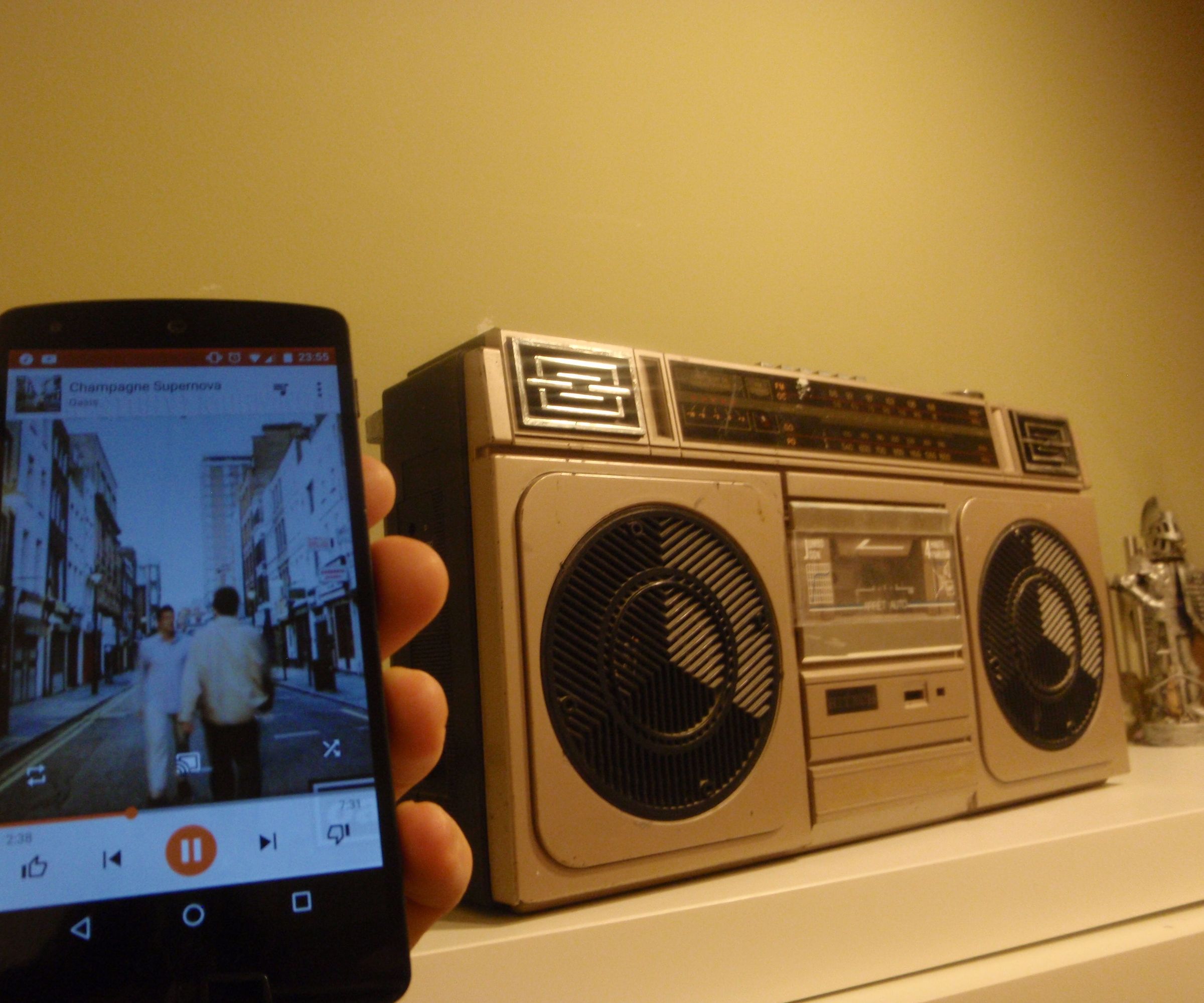 Upcycled Ghettoblaster With Audio Chromecast