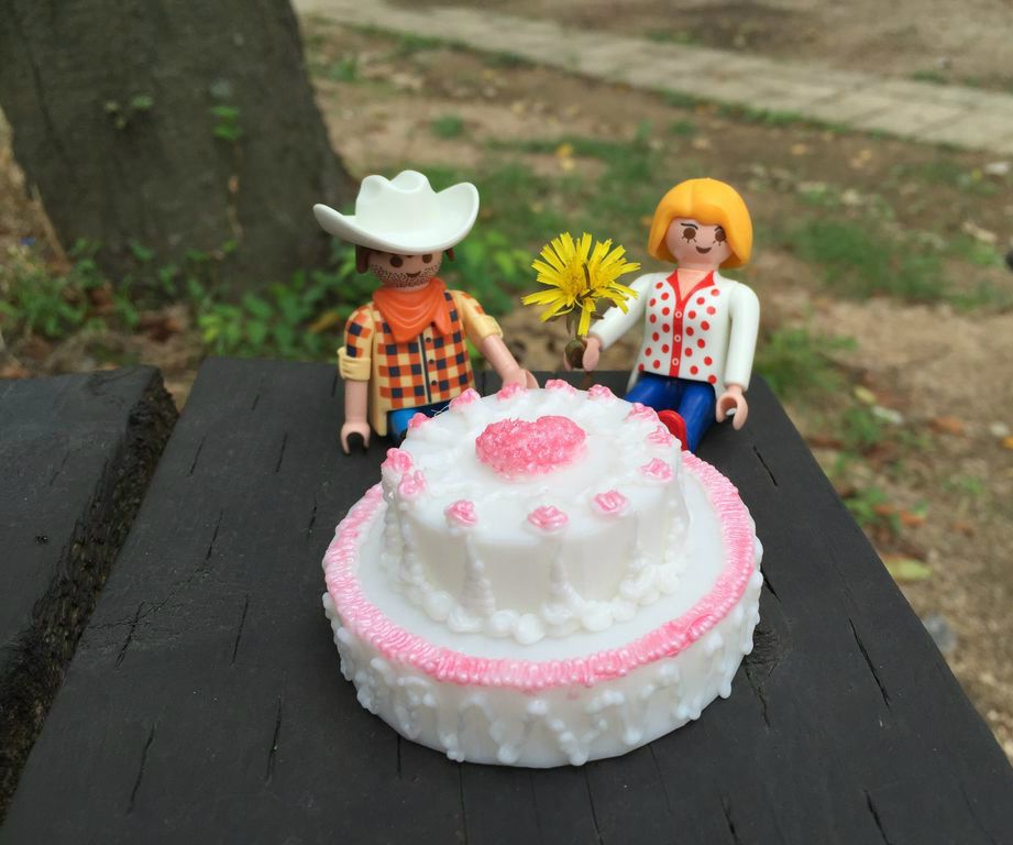 Make a Plastic Wedding Cake