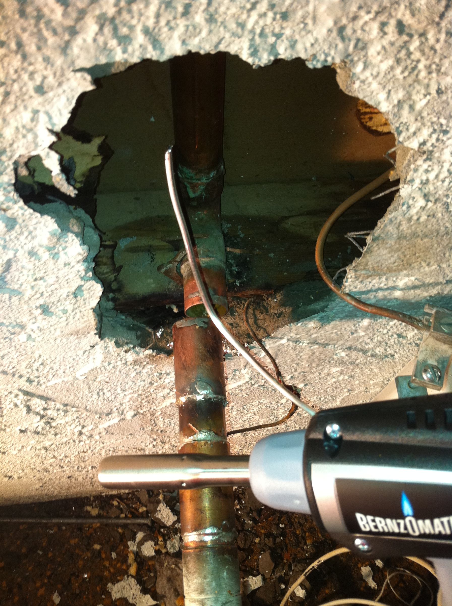 Using Bread to Sweat a Leaking Copper Pipe 5 Steps (with Pictures