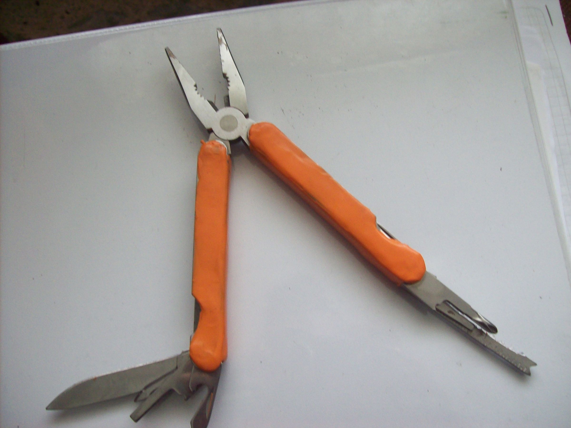 HACK YOUR MULTITOOL WITH SUGRU. Instructables