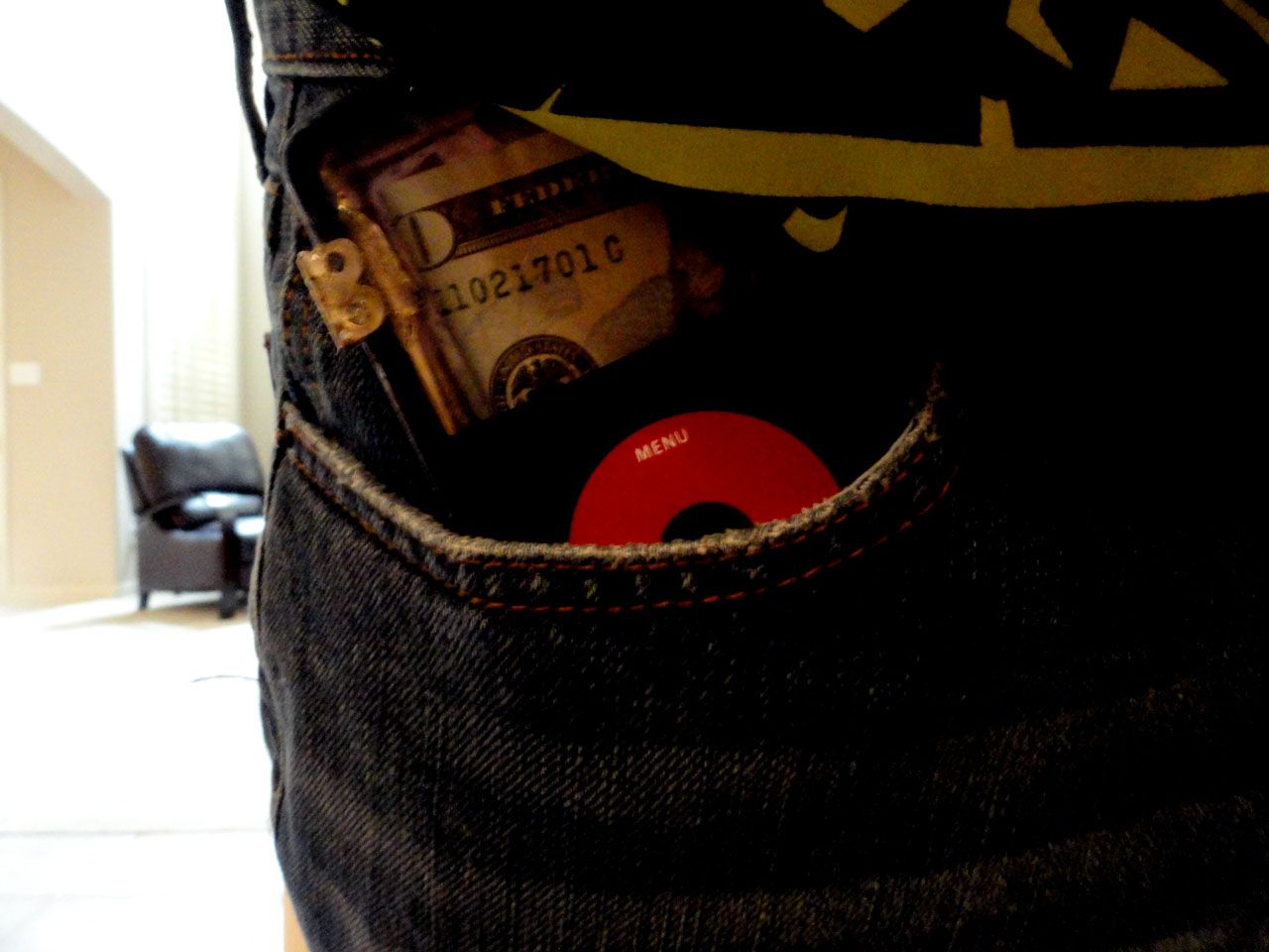 IWallet - Turning Your Broken IPod Into a Wallet!