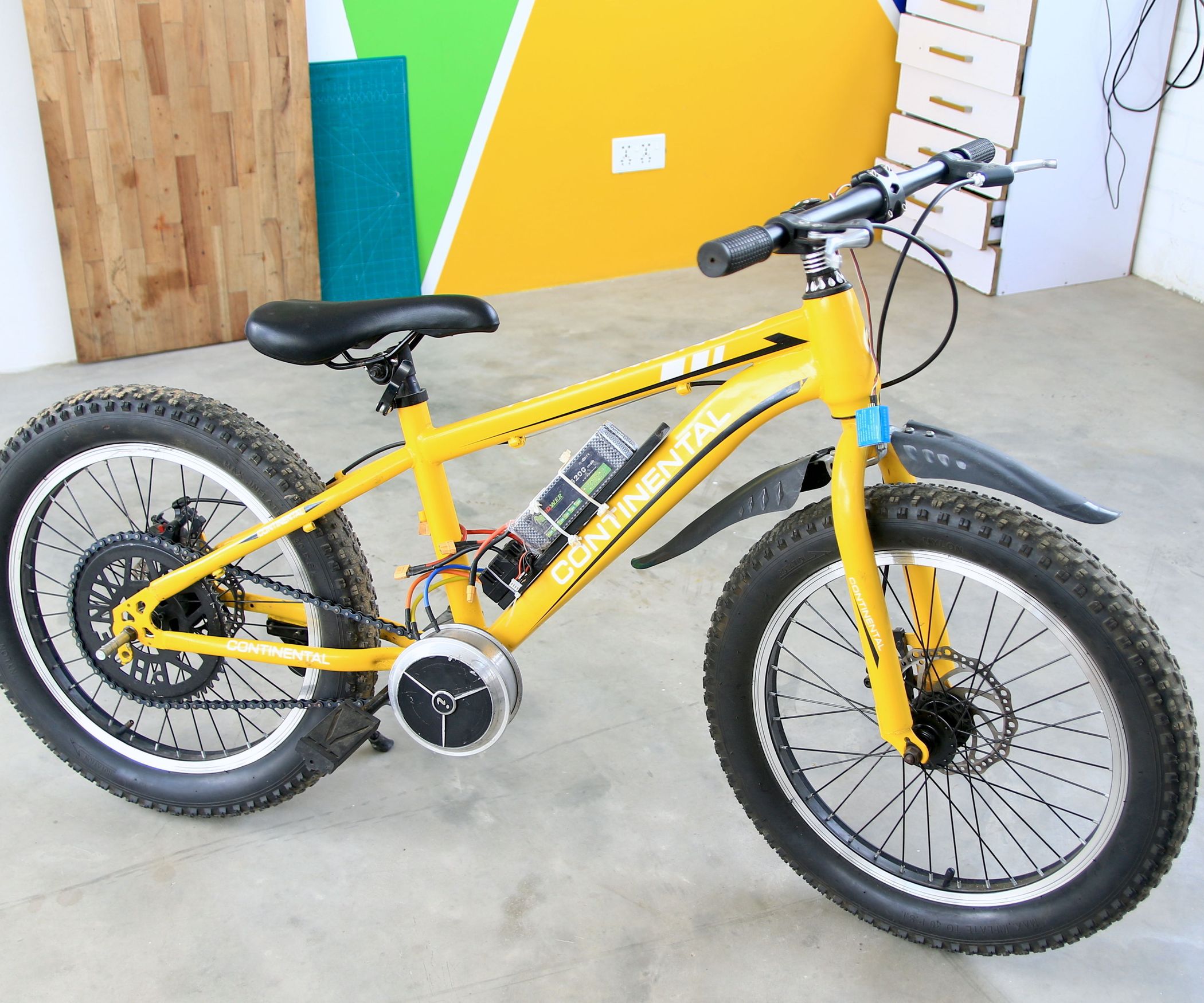 Kit Conversion Vélo Électrique 24/36V Moteur Brushless Moteur Friction