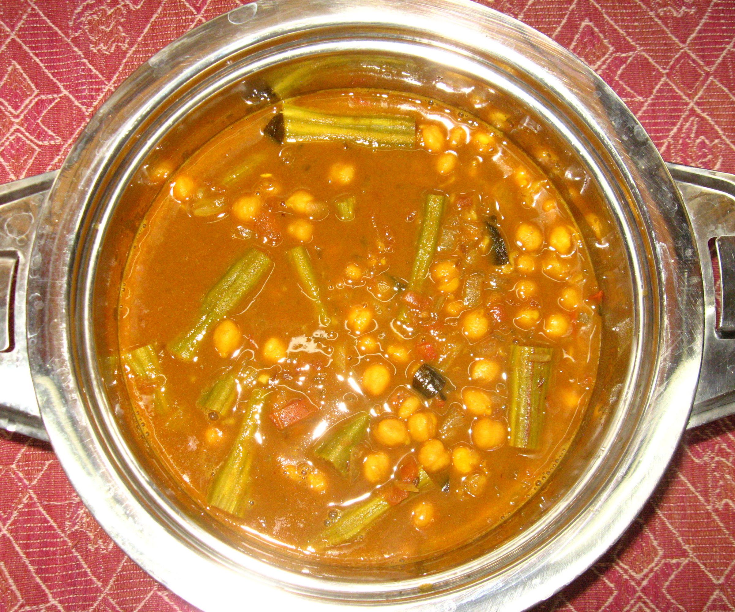 Spicy Chickpea Stew Cooked With Drumstick Vegetable