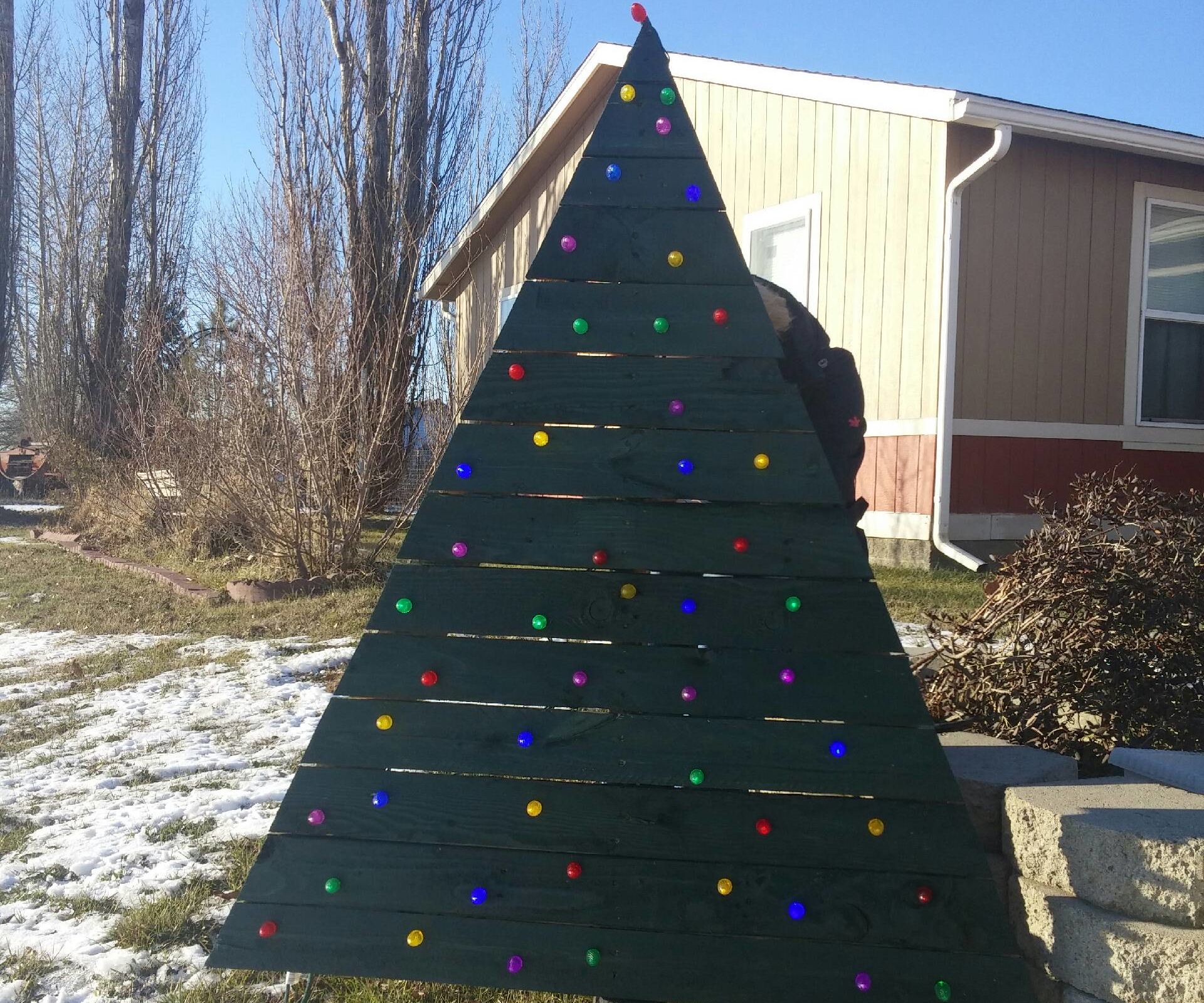 Pallet Christmas Tree With LEDs