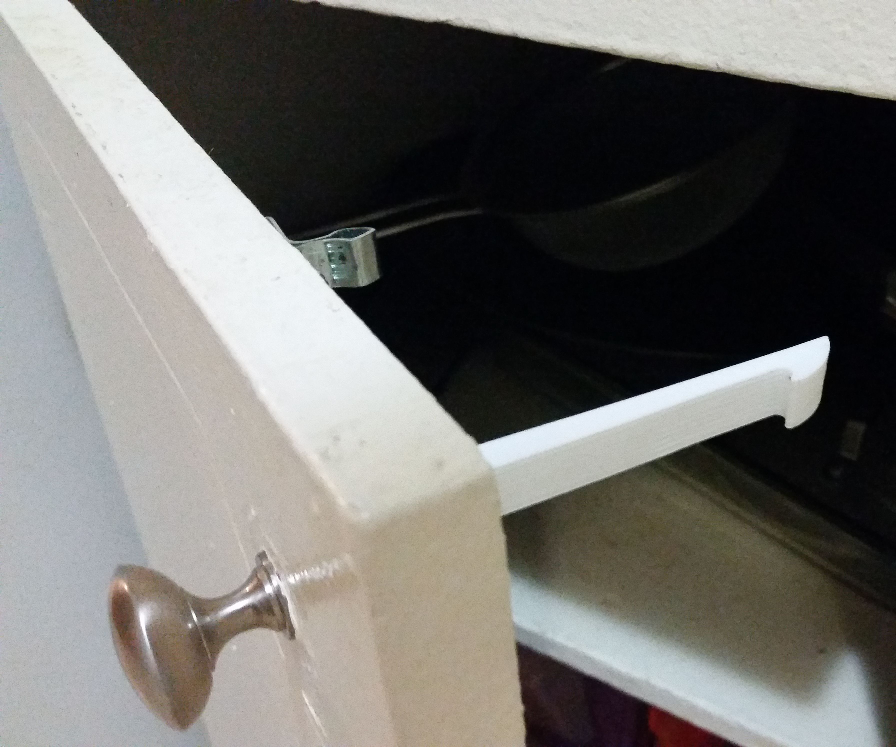 Childproof Cabinet Latch