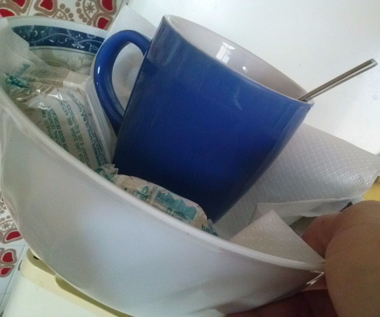 A One-handed Tray to Avoid Mess.