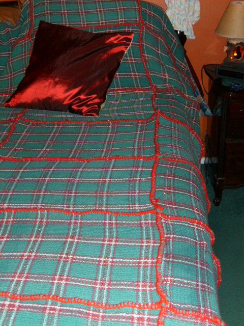 HOW TO MAKE a HOLIDAY BEDSPREAD