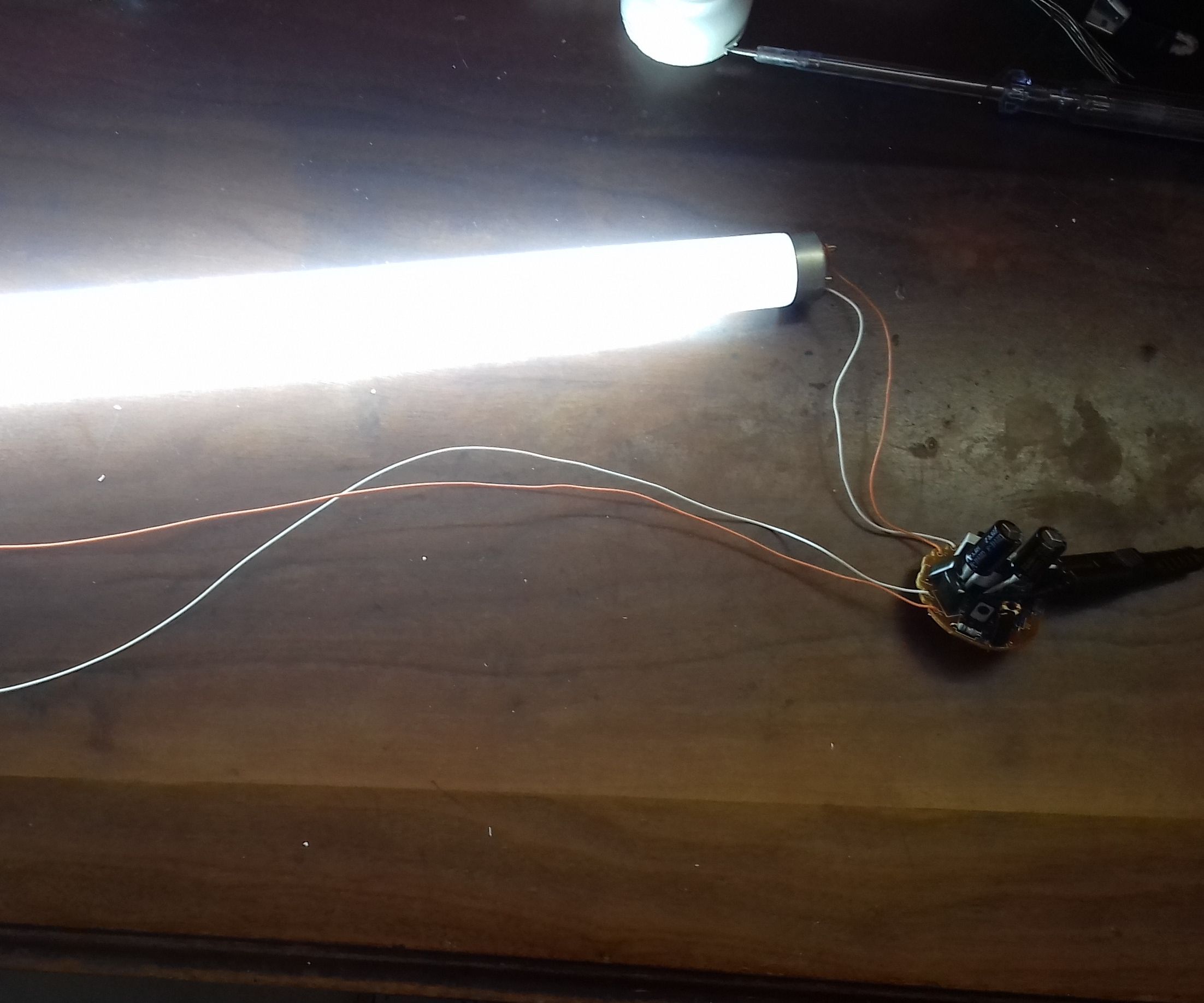 Recycle the Electronic Ballast From  Compact Fluorescent Lamp (Reciclar La Balastra Electronica De Un Foco Ahorrador )