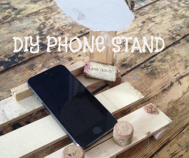 Wood & Cork Phone Reading Stand!