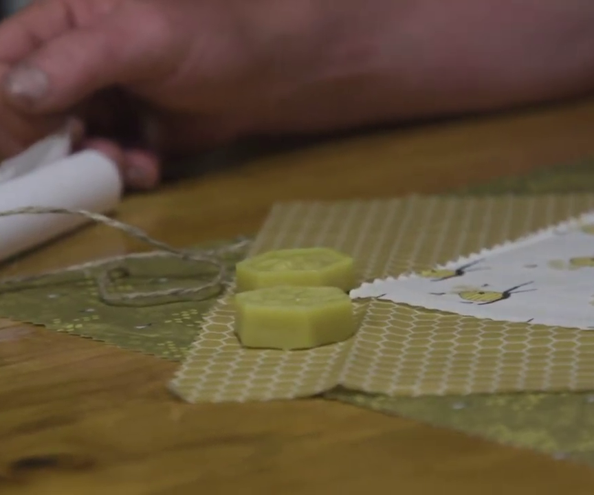 How to Make Reusable Beeswax Food Wraps