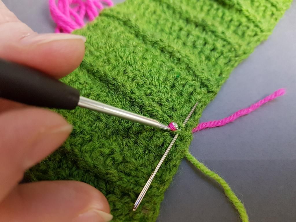 Çölde İki Balon Süzülür. Biri Bağırır