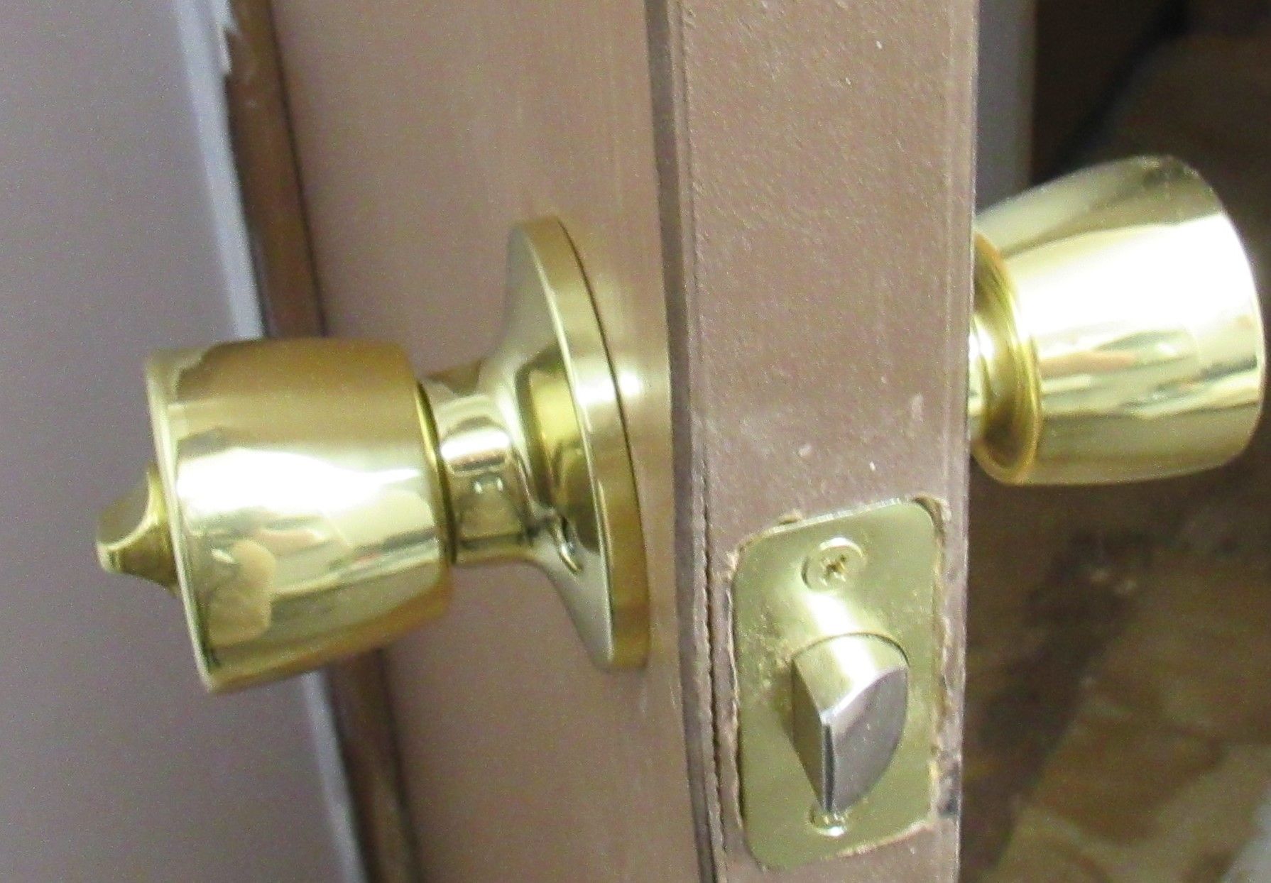 Replace Interior Door Knob 4 Steps Instructables