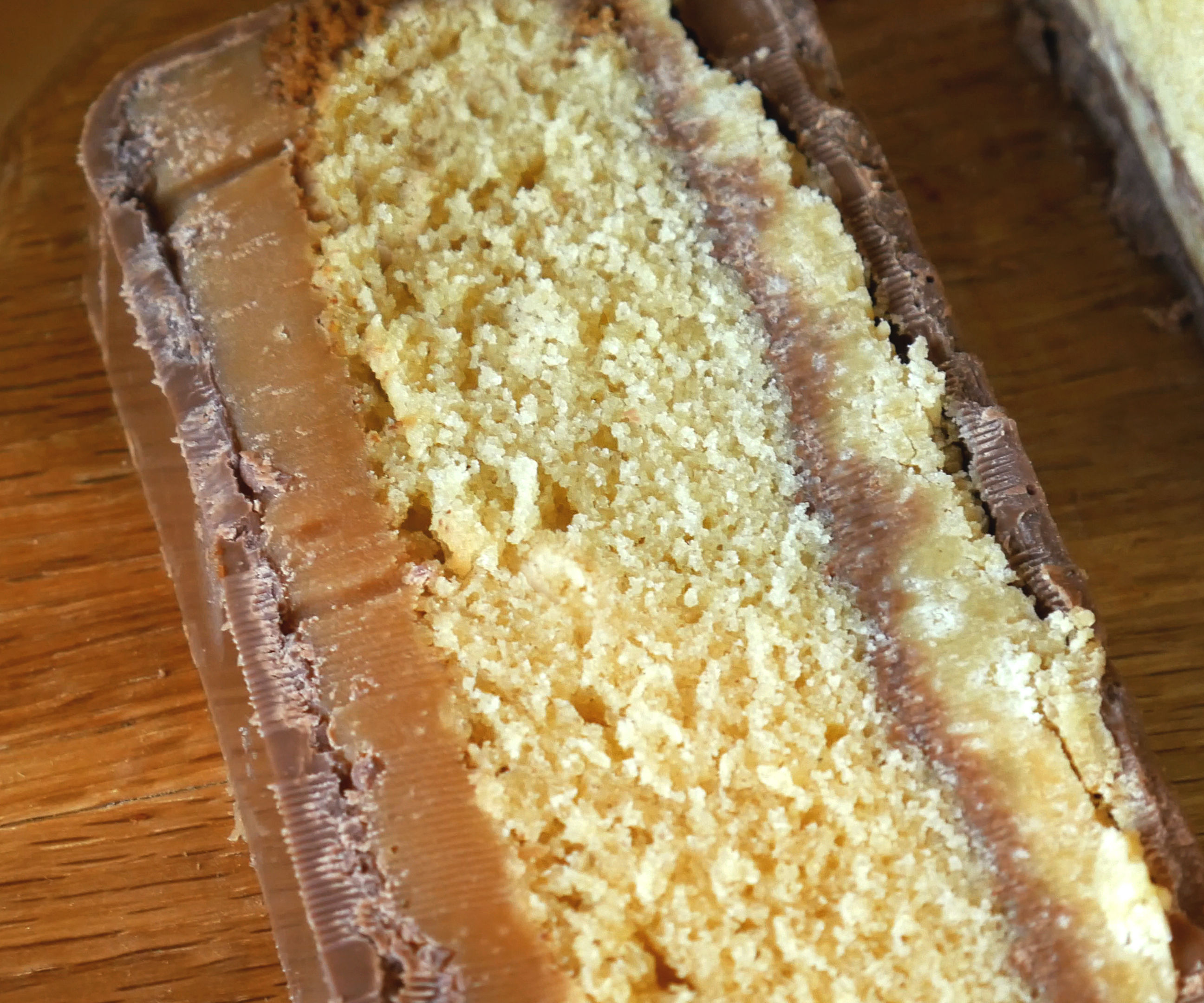 TWIX (CARAMEL SHORTBREAD) CHOCOLATE BAR CAKE