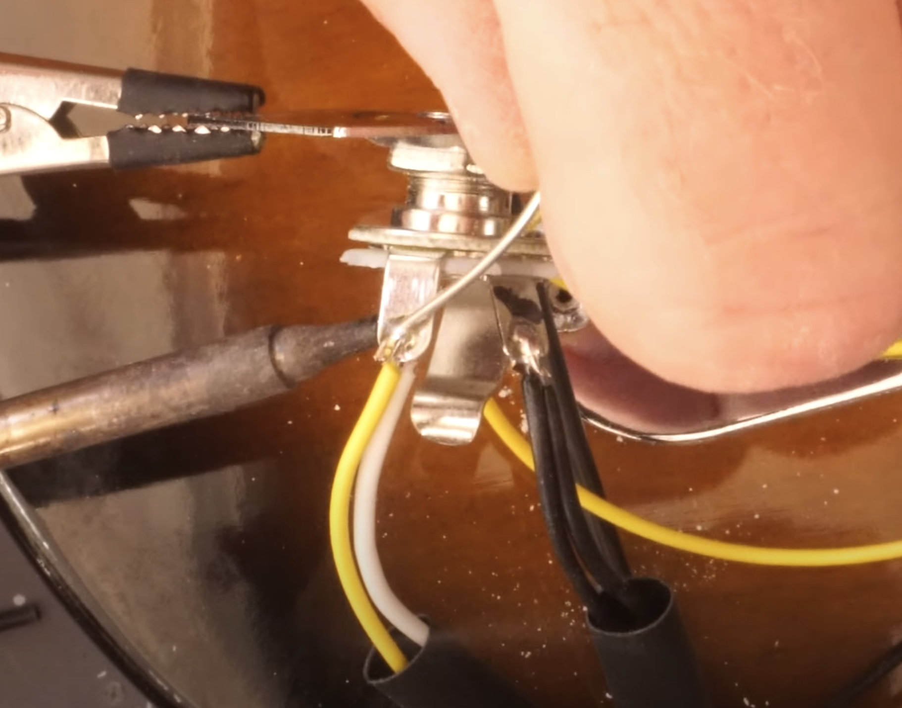 Guitar Killswitch Install (PushtoMute and PushtoPlay) 3 Steps