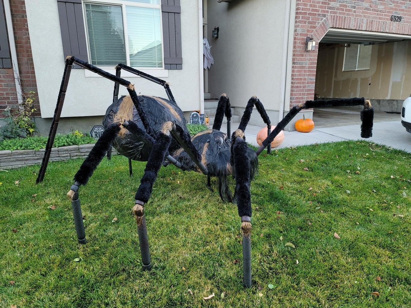 GIANT Realistic Halloween Spider Decoration 7 Steps (with Pictures
