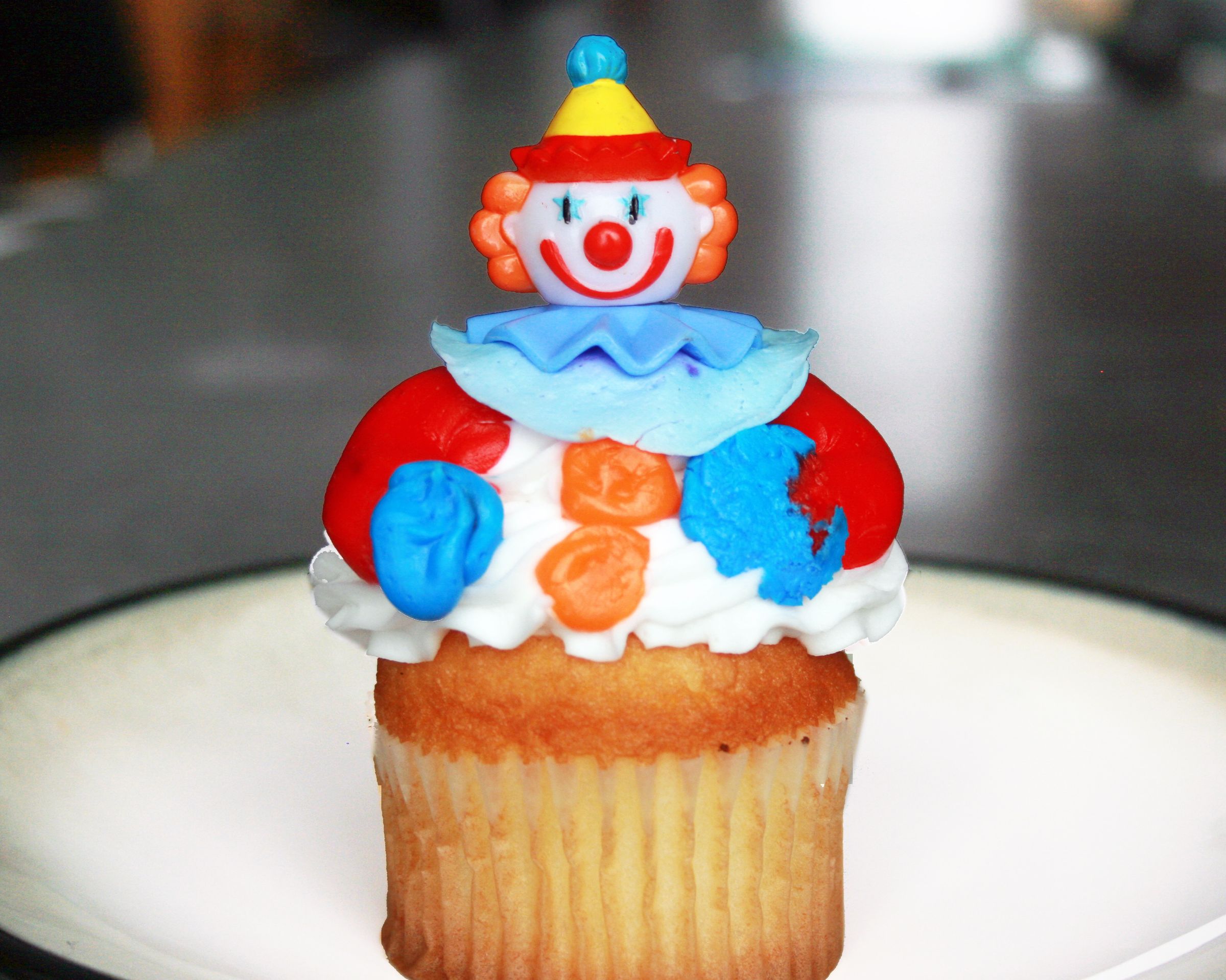 How to Eat a Cupcake